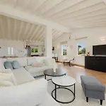 Casa vacanze Beachfront With Private Terrace, Garden, Bbq, And Garage In *
