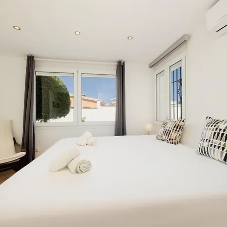 Beachfront With Private Terrace, Garden, Bbq, And Garage In