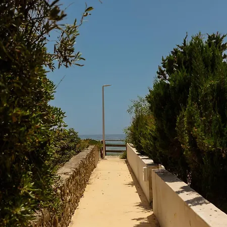 Tatil Evi Beachfront With Private Terrace, Garden, Bbq, And Garage In Marbella