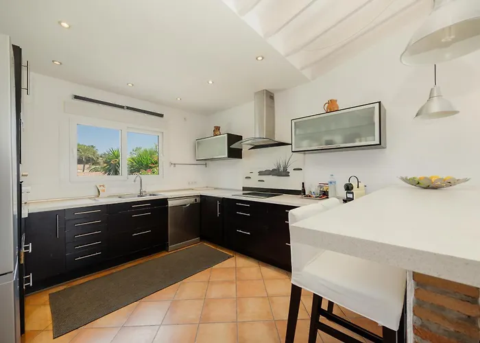 Beachfront With Private Terrace, Garden, Bbq, And Garage In Nyaraló *