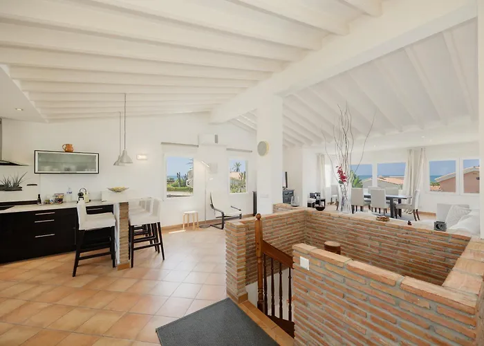 Nyaraló Beachfront With Private Terrace, Garden, Bbq, And Garage In Marbella
