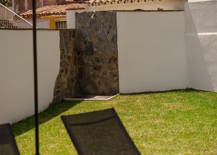 Beachfront With Private Terrace, Garden, Bbq, And Garage In Nyaraló Marbella