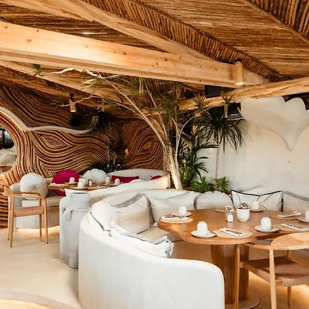 In The Second Line, Modern Beachfront In Costabella, * マルベーリャ