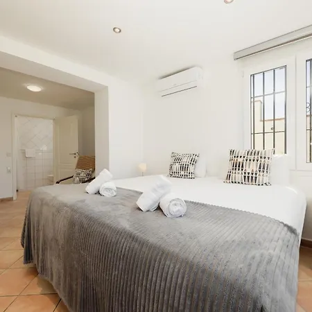 Beachfront With Private Terrace, Garden, Bbq,&garage In Marbella