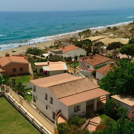In The Second Line, Modern Beachfront In Costabella, 別荘