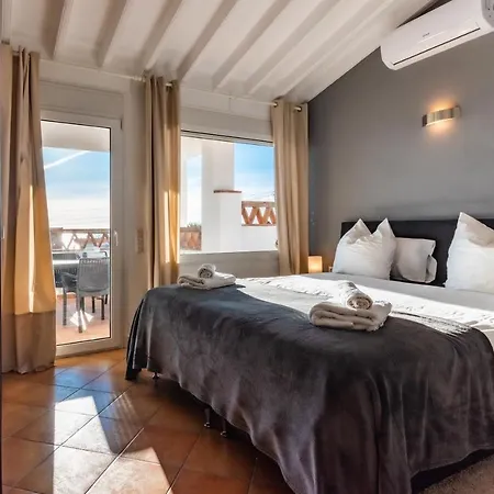 In The Second Line, Modern Beachfront In Costabella, Holiday home *