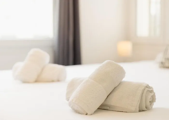 Beachfront With Private Terrace, Garden, Bbq, And Garage In Semesterbostad Marbella