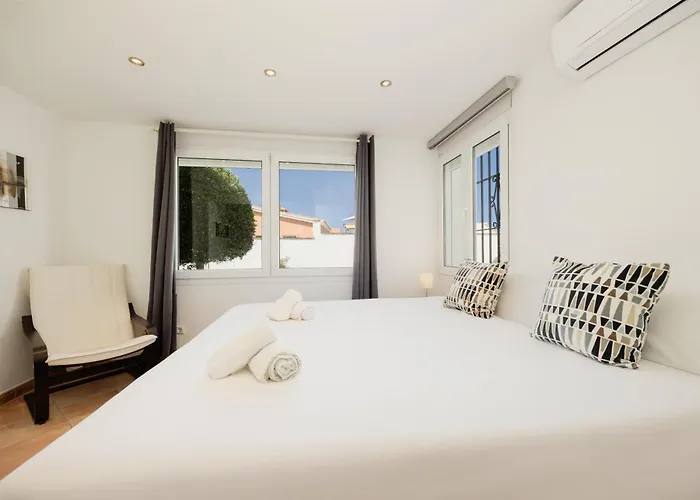 Beachfront With Private Terrace, Garden, Bbq, And Garage In