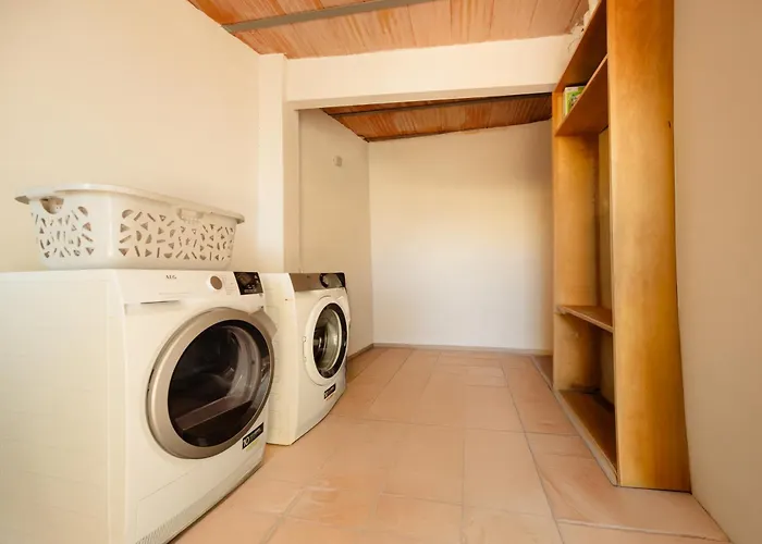 Beachfront With Private Terrace, Garden, Bbq, And Garage In Semesterbostad Marbella