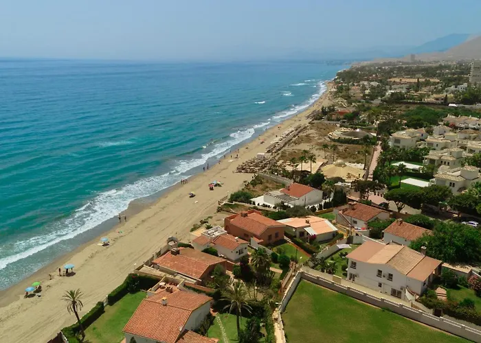 Beachfront With Private Terrace, Garden, Bbq, And Garage In Marbella