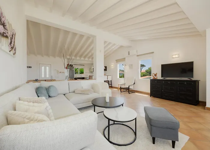 Semesterbostad Beachfront With Private Terrace, Garden, Bbq, And Garage In *