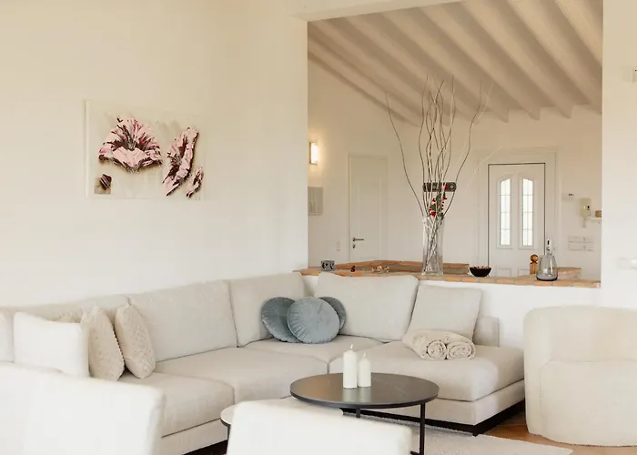 Beachfront With Private Terrace, Garden, Bbq, And Garage In Semesterbostad Marbella