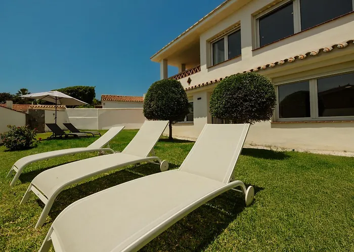 Semesterbostad Beachfront With Private Terrace, Garden, Bbq, And Garage In *