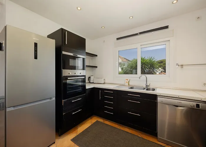 Beachfront With Private Terrace, Garden, Bbq, And Garage In Будинок відпочинку Марбелья