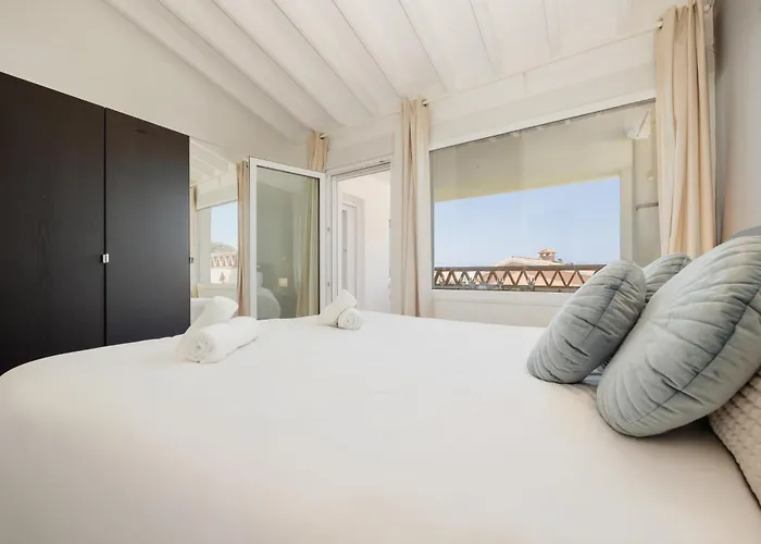 Будинок відпочинку Beachfront With Private Terrace, Garden, Bbq, And Garage In *