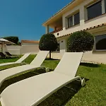 Дом отдыха Beachfront With Private Terrace, Garden, Bbq, And Garage In *