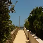 Дом отдыха Beachfront With Private Terrace, Garden, Bbq, And Garage In Марбелья