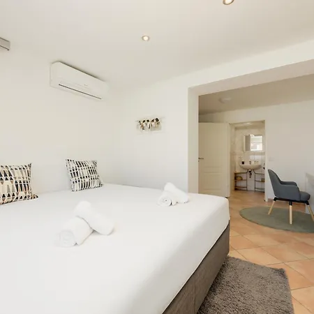 Vakantiehuis Beachfront With Private Terrace, Garden, Bbq, And Garage In Marbella